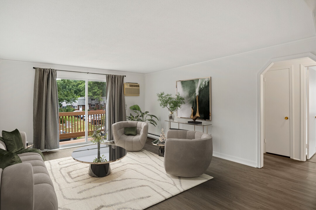 10 Hazelwood Ave, Unit Unit #14 in Dracut, MA - Building Photo