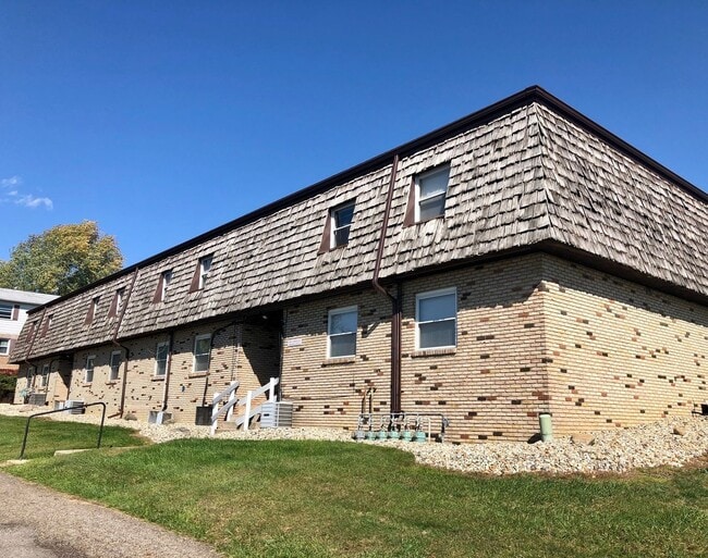 1885 Cunning Dr in Mansfield, OH - Building Photo - Building Photo