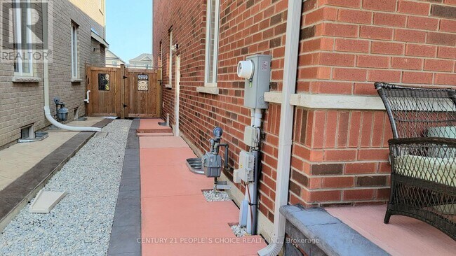 33 Boathouse Rd in Brampton, ON - Building Photo - Building Photo