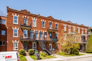 3323 Jean-Brillant St in Montréal, QC - Building Photo