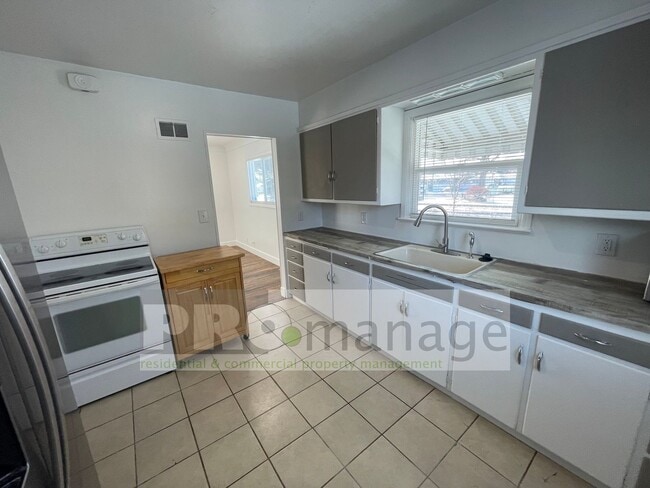 997 S University Ave in Blackfoot, ID - Building Photo - Building Photo