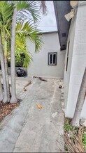 22830 Old Dixie Hwy in Miami, FL - Building Photo - Building Photo
