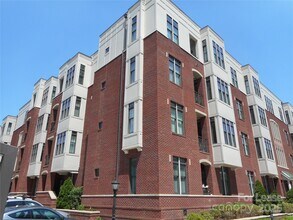 2810 Selwyn Ave, Unit 126 in Charlotte, NC - Building Photo - Building Photo