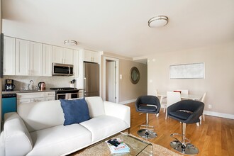 788 Columbus Ave in New York, NY - Building Photo - Building Photo