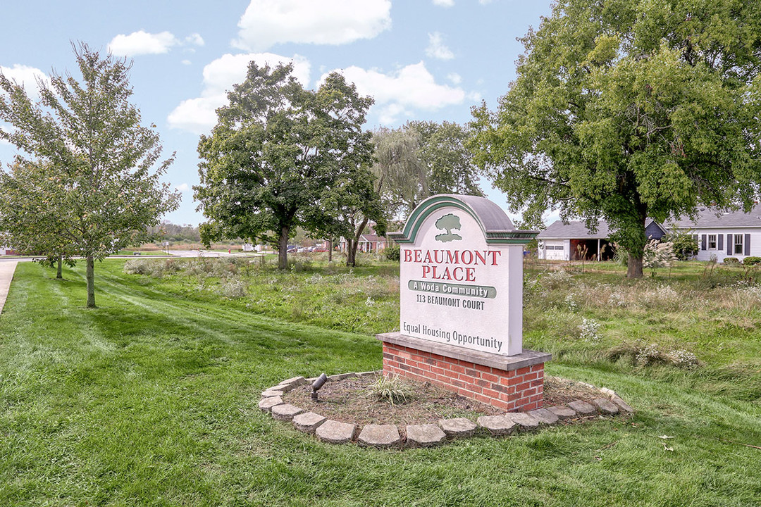 Beaumont Place in New Holland, OH - Building Photo