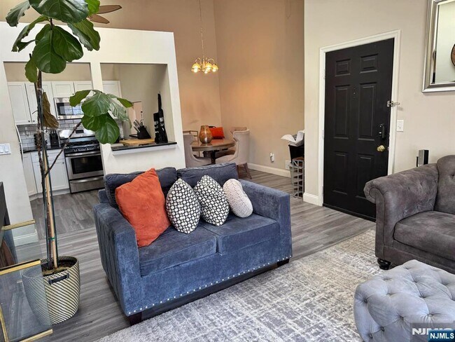 property at 533 Holly Ct