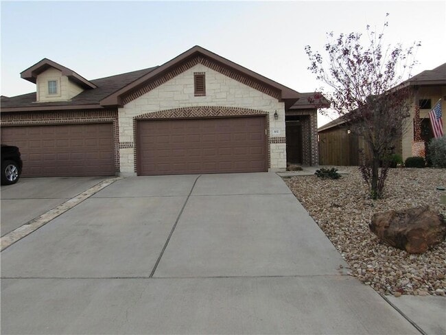 102 Hidden Springs Dr in Bastrop, TX - Building Photo - Building Photo