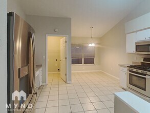 1328 Maximilian Dr in Zephyrhills, FL - Building Photo - Building Photo