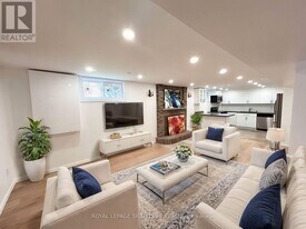 89 Pioneer Ln in Vaughan, ON - Building Photo