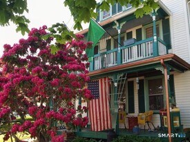 22 Stillman Ave in Stonington, CT - Building Photo