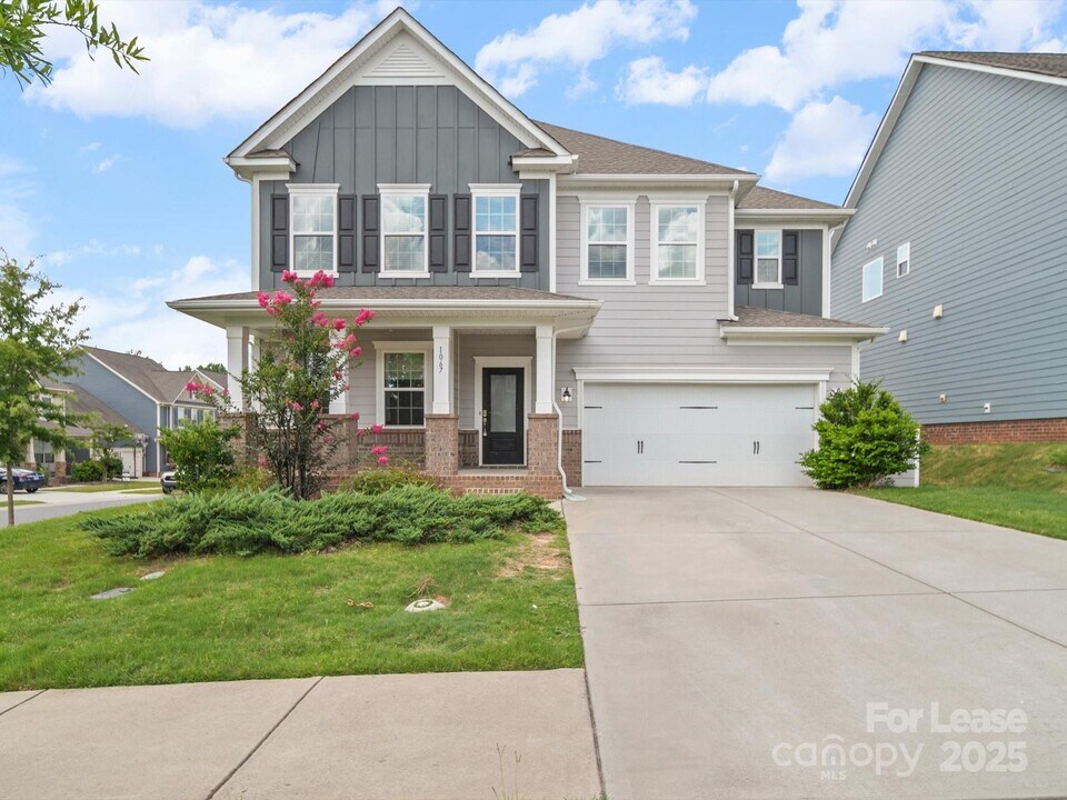 1067 Winnett Dr in Waxhaw, NC - Foto de edificio