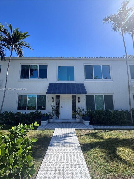 2855 Royal Palm Ave in Miami Beach, FL - Building Photo
