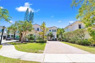 19542 NE 16th Ct in Miami, FL - Foto de edificio - Building Photo