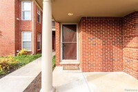 28273 Carlton Way Dr in Novi, MI - Foto de edificio - Building Photo