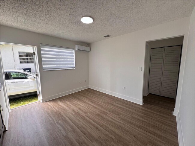 3632 SW 87th Ave in Miami, FL - Foto de edificio - Building Photo