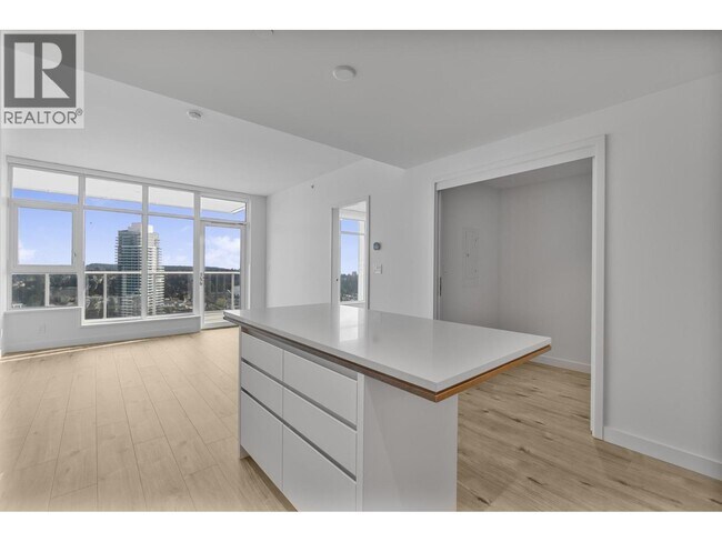 720 Farrow St in Coquitlam, BC - Building Photo - Building Photo