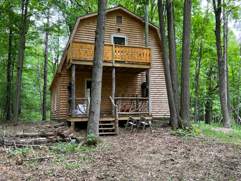 24 Lake Shore Rd in Essex, NY - Building Photo