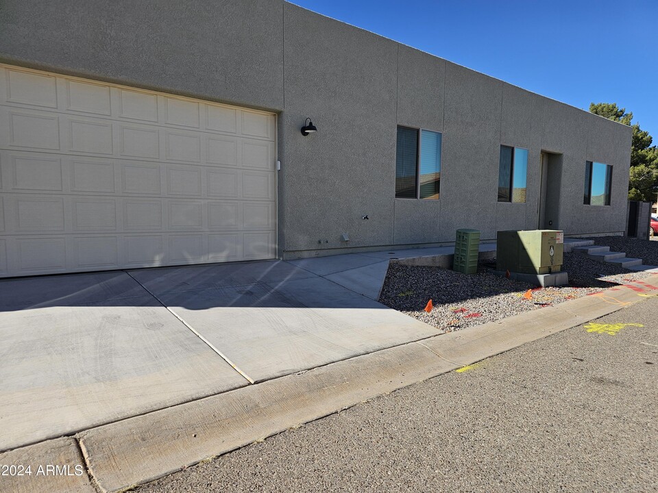 2250 Las Brisas Way in Sierra Vista, AZ - Building Photo