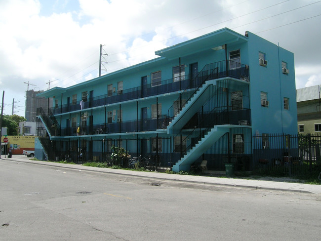 220 NW 11th Ter in Miami, FL - Building Photo - Building Photo