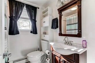 29 Sherwood Rd, Unit 2 in Middletown, RI - Building Photo - Building Photo