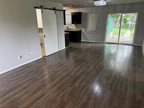 2607 Clearview Cir in Dallas, TX - Building Photo - Building Photo