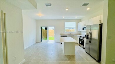 2632 SE 27th Dr in Homestead, FL - Building Photo - Building Photo