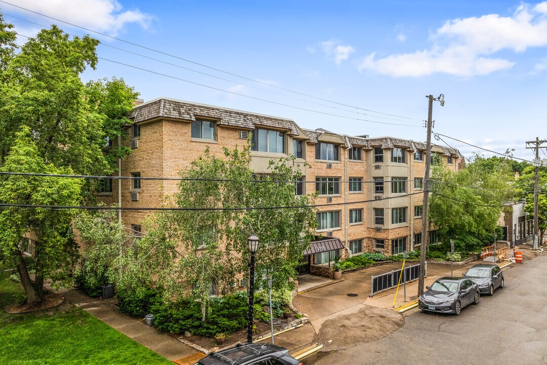 Condos at Lake Harriet II in Minneapolis, MN - Foto de edificio