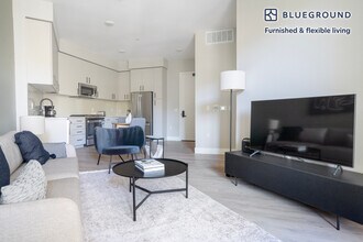 555 E Evelyn Ave in Mountain View, CA - Building Photo - Building Photo