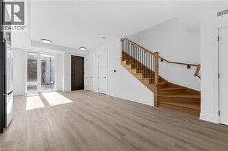 84 EVERETT Cmn in St Catharines, ON - Building Photo - Building Photo