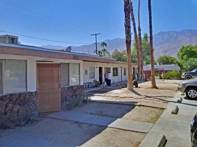 3815 E Calle de Carlos in Palm Springs, CA - Building Photo