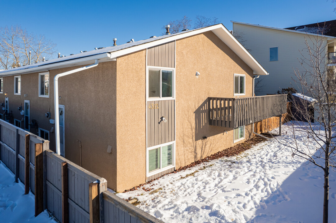 4312 75 St NW in Calgary, AB - Building Photo