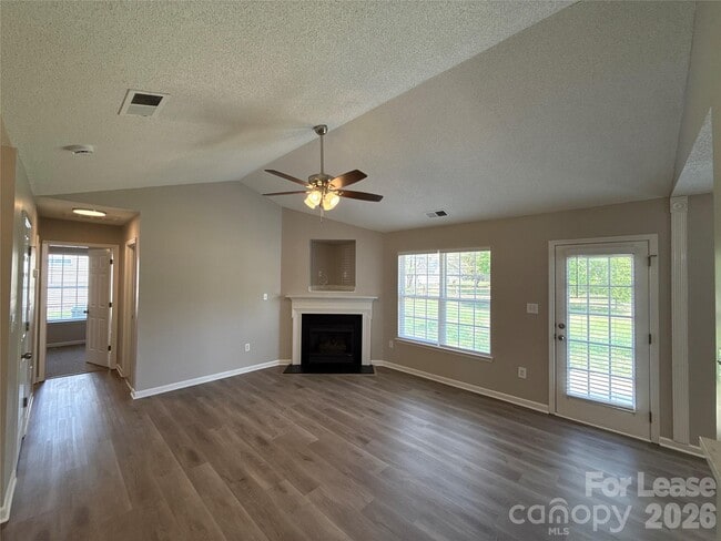 14300 Menifee Dr in Huntersville, NC - Building Photo - Building Photo