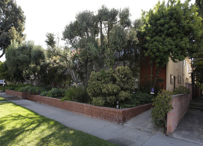 11920 Mayfield Ave in Los Angeles, CA - Building Photo - Building Photo