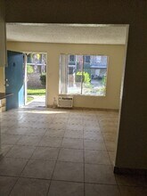 144 W 42nd St in San Bernardino, CA - Foto de edificio - Building Photo