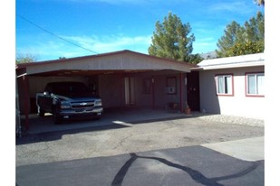 19081 E Palm Ln in Black Canyon City, AZ - Foto de edificio - Building Photo