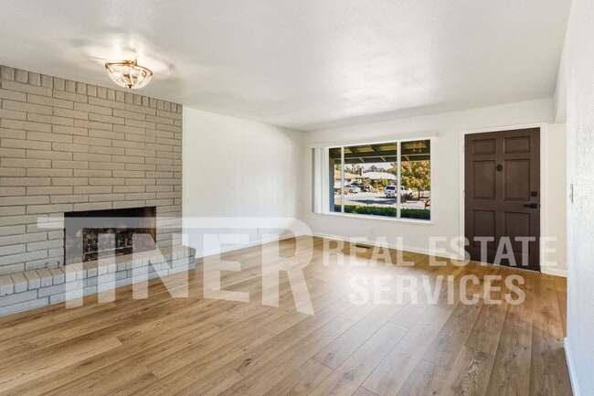 7400 Mooncrest Way in Sacramento, CA - Building Photo - Building Photo