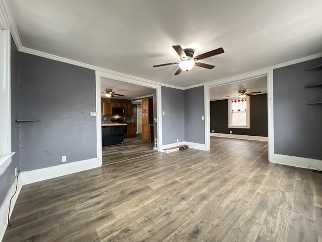 2443 Division St in Dubuque, IA - Building Photo - Building Photo