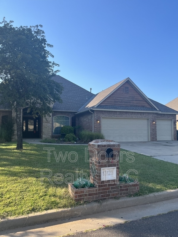 property at 13123 Red Oak Dr