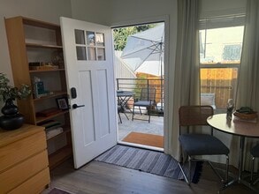 4302 1/2 Gateway Ave in Los Angeles, CA - Foto de edificio - Building Photo