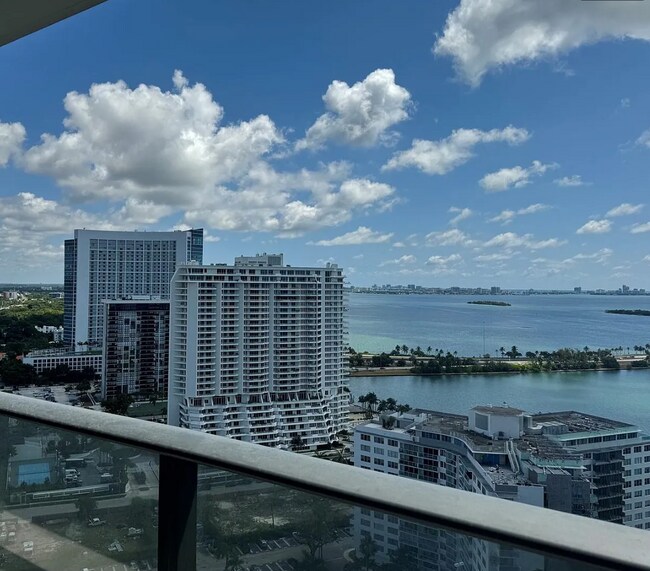 501 NE 31st St, Unit 2204 in Miami, FL - Foto de edificio - Building Photo