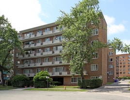 Blenheim Court Apartments in Toronto, ON - Building Photo