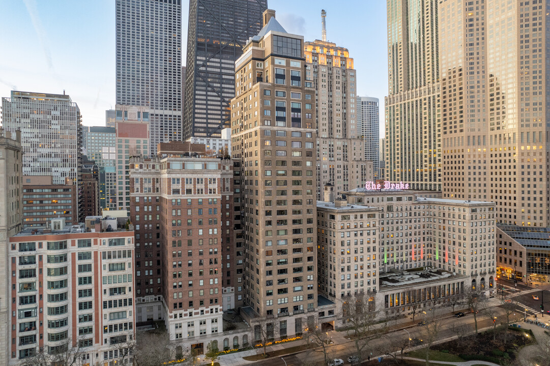 Drake Tower in Chicago, IL - Building Photo