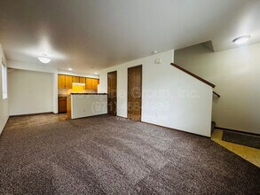 8314 SE Yamhill St in Portland, OR - Building Photo - Building Photo