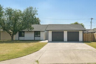 1700 Garden Villa Dr in Georgetown, TX - Building Photo