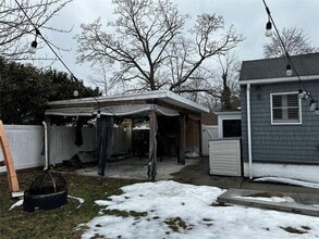 5 Bristol St in Huntington, NY - Building Photo - Building Photo