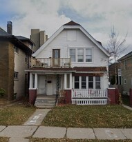 3130 N Oakland Ave, Unit 3132 in Milwaukee, WI - Building Photo