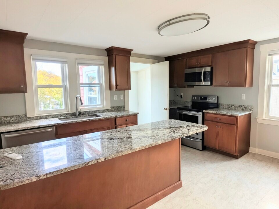 245 Main St, Unit 2 in Woburn, MA - Building Photo