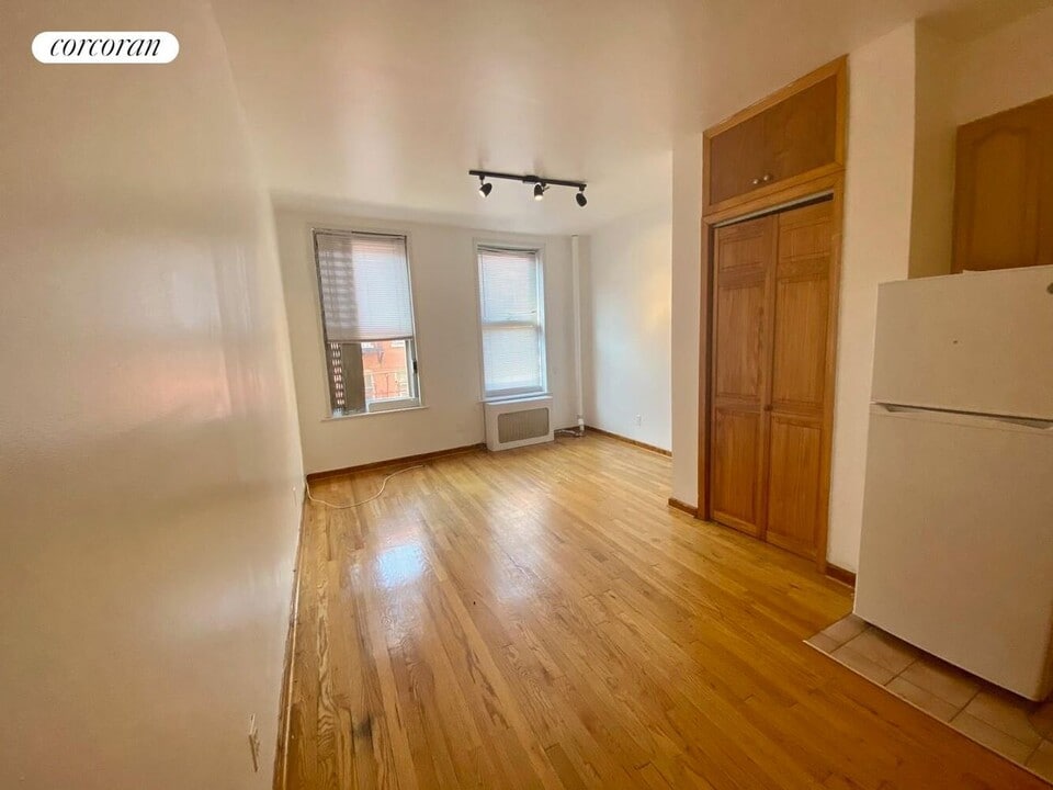 172 Mulberry St in New York, NY - Building Photo