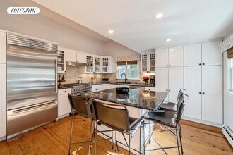 70 Miller Ln E in East Hampton, NY - Building Photo - Building Photo