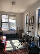 790 Metropolitan Ave in Brooklyn, NY - Foto de edificio - Building Photo